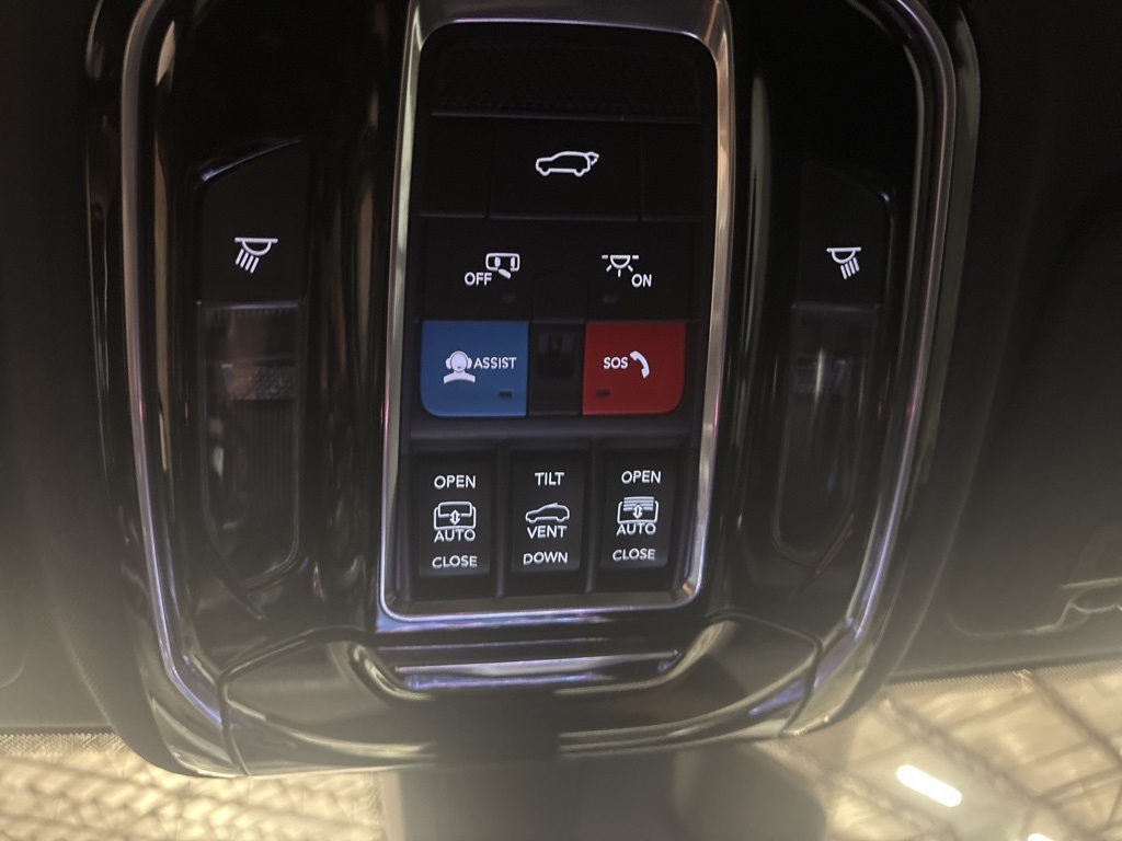 2023 Jeep Cherokee Overland 4xe photo 14