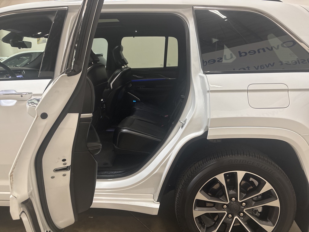 2023 Jeep Cherokee Overland 4xe photo 15
