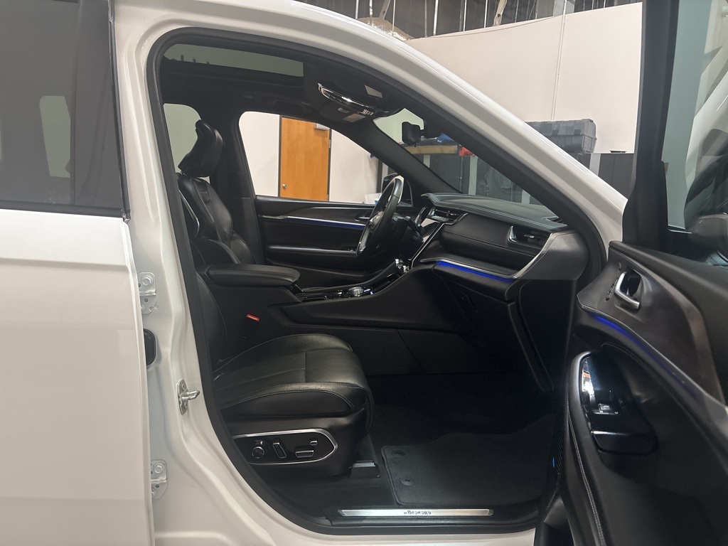 2023 Jeep Cherokee Overland 4xe photo 18