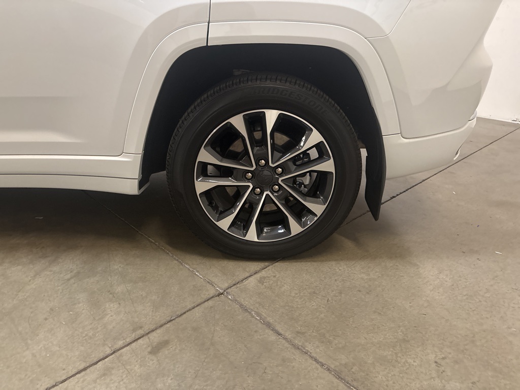 2023 Jeep Cherokee Overland 4xe photo 21