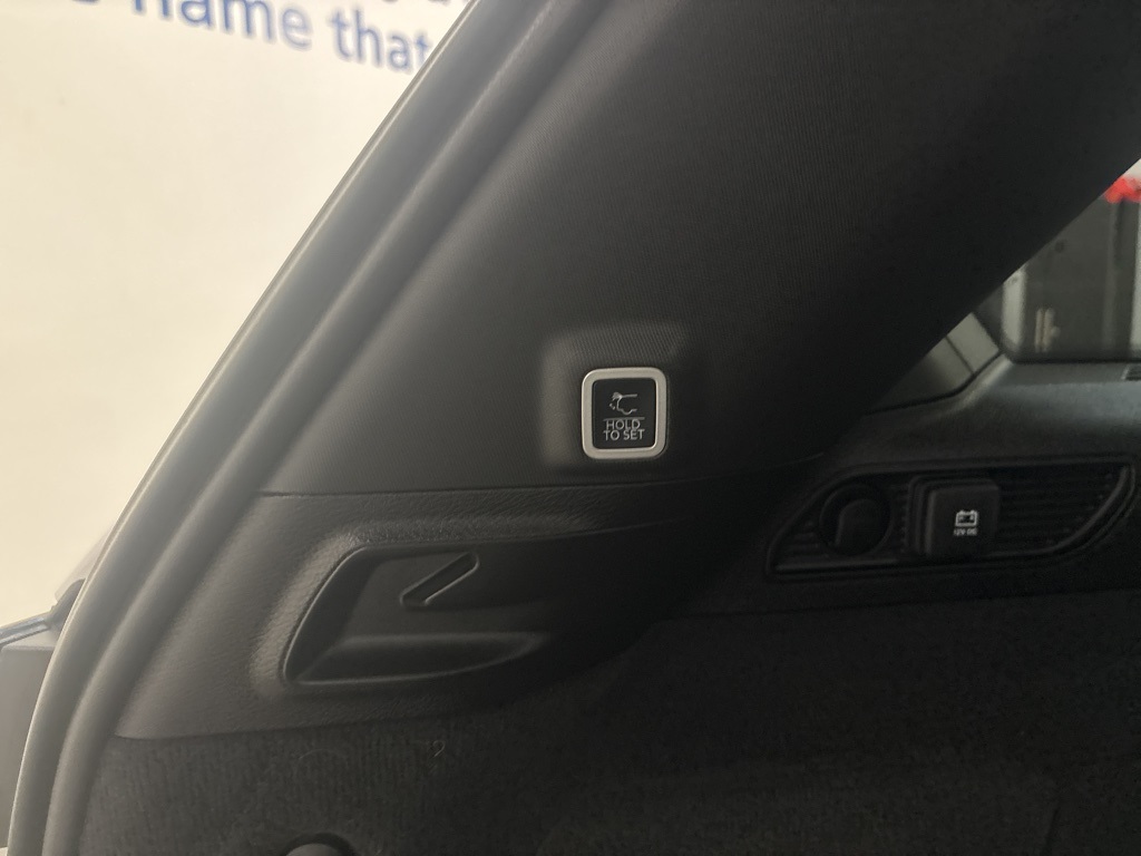 2023 Jeep Cherokee Overland 4xe photo 25