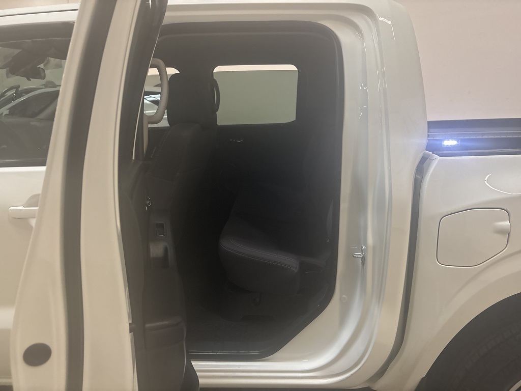 2024 Nissan Frontier SV photo 13