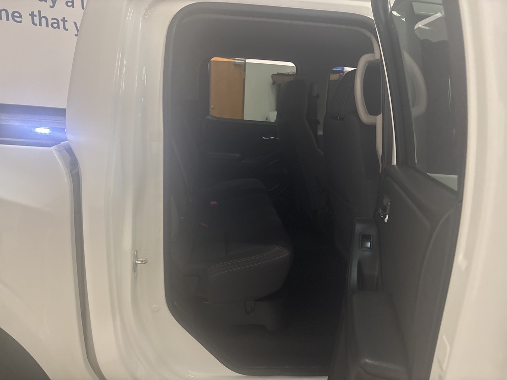 2024 Nissan Frontier SV photo 14