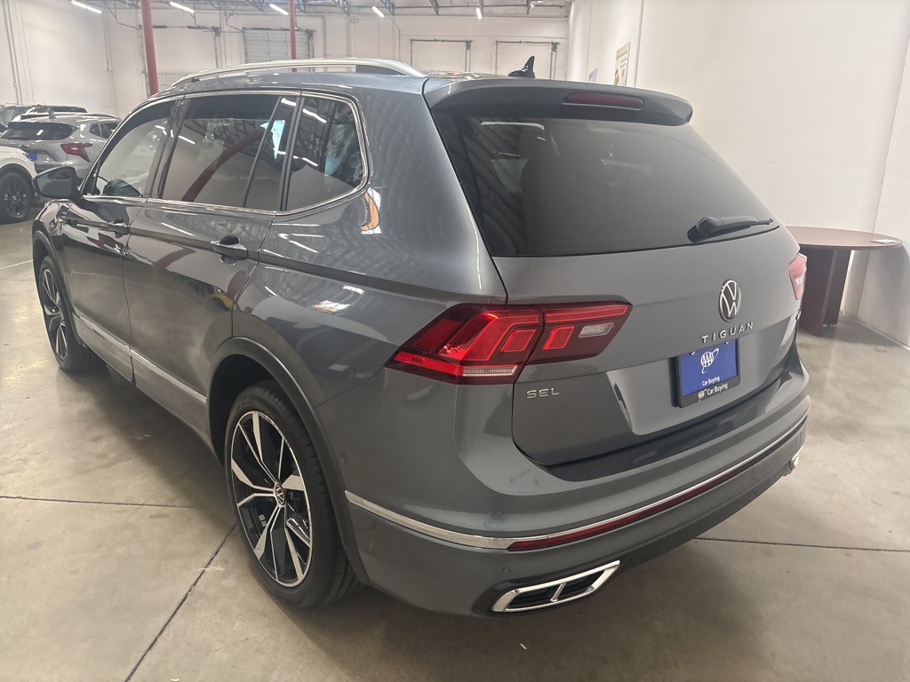 2022 Volkswagen Tiguan SEL Premium R-Line photo 2