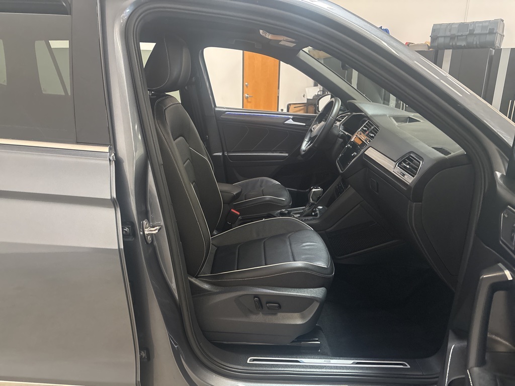 2022 Volkswagen Tiguan SEL Premium R-Line photo 18