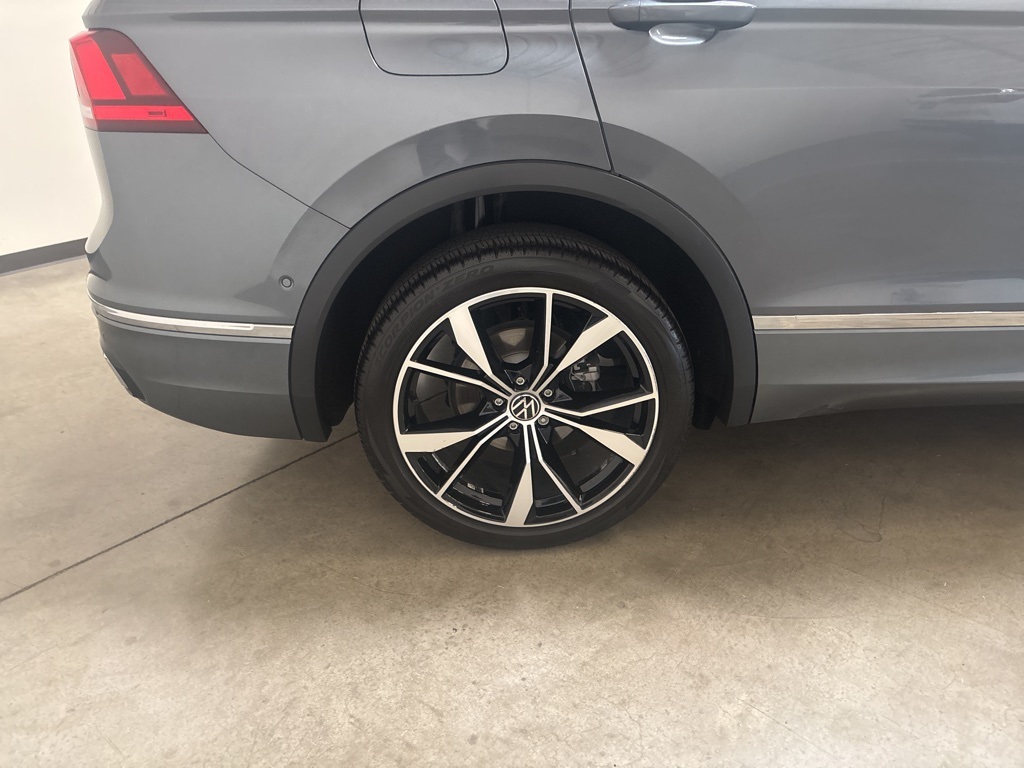 2022 Volkswagen Tiguan SEL Premium R-Line photo 23