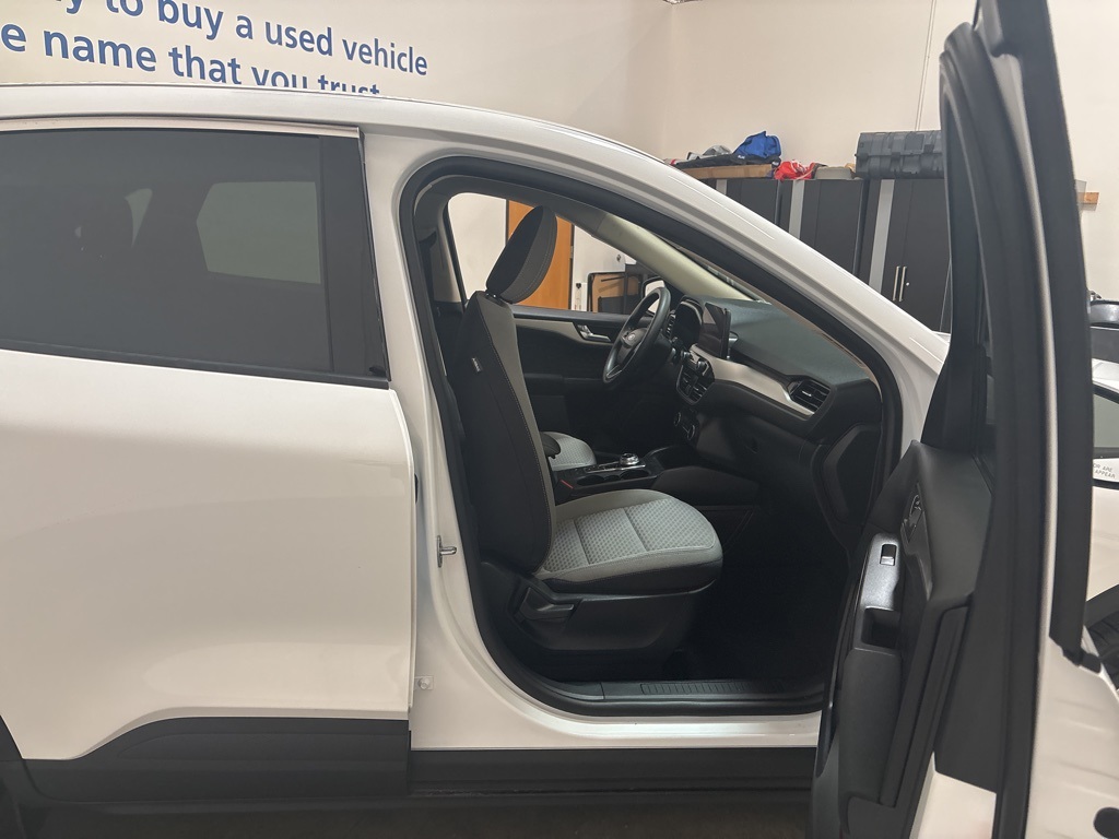 2020 Ford Escape SE photo 17