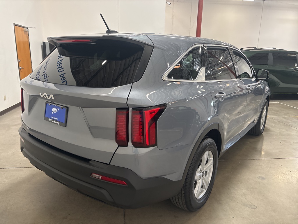 2023 Kia Sorento LX photo 6
