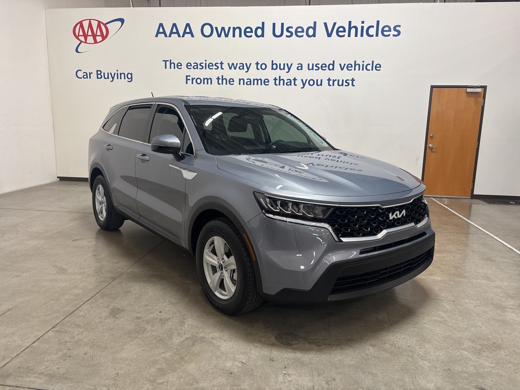 2023 Kia Sorento LX photo 8