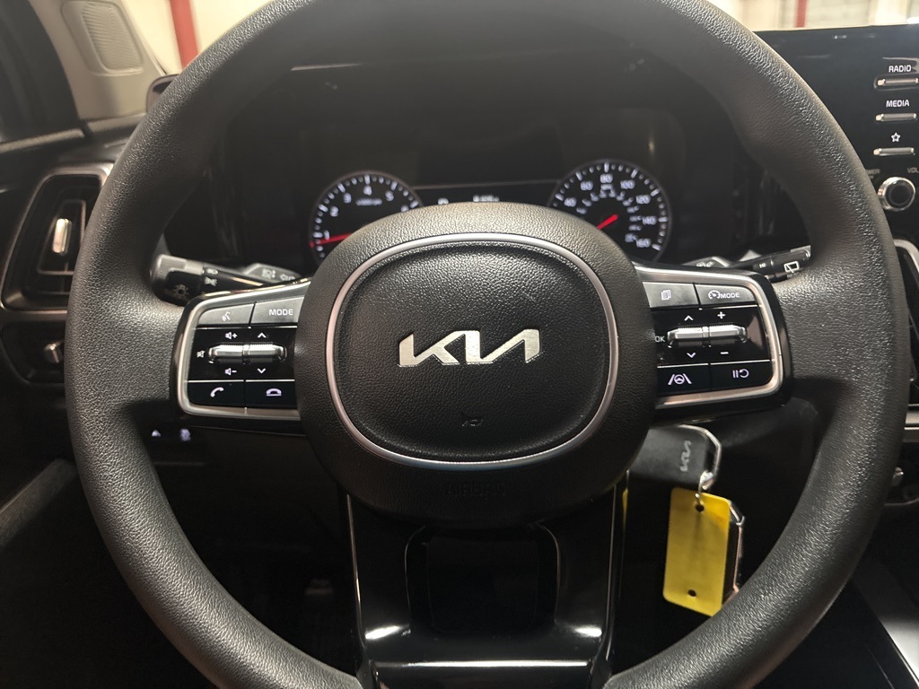 2023 Kia Sorento LX photo 14