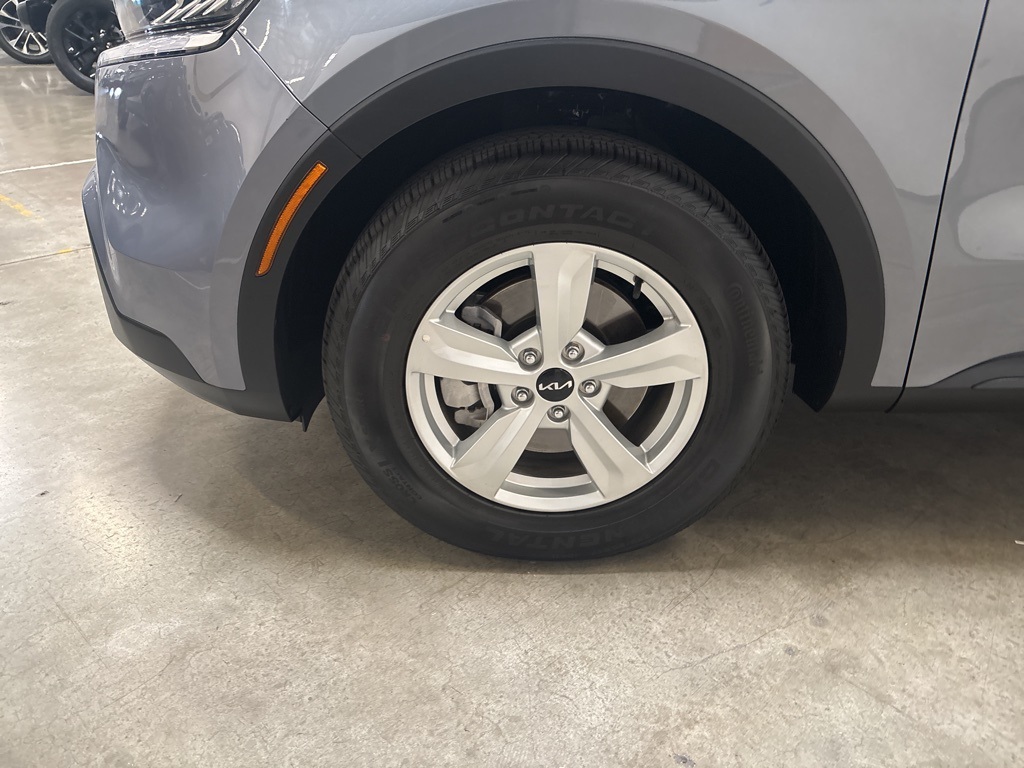 2023 Kia Sorento LX photo 22