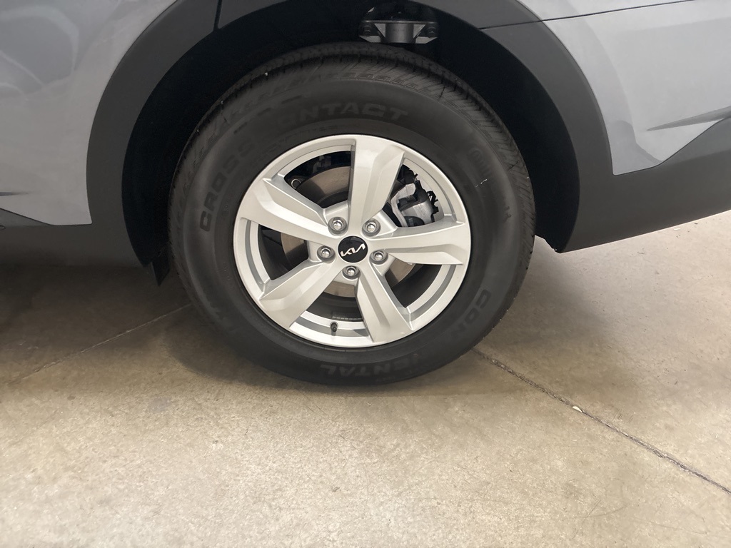 2023 Kia Sorento LX photo 23