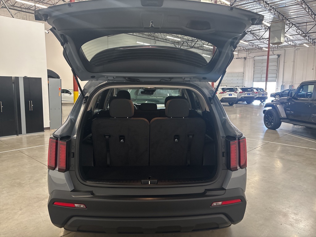 2023 Kia Sorento LX photo 26