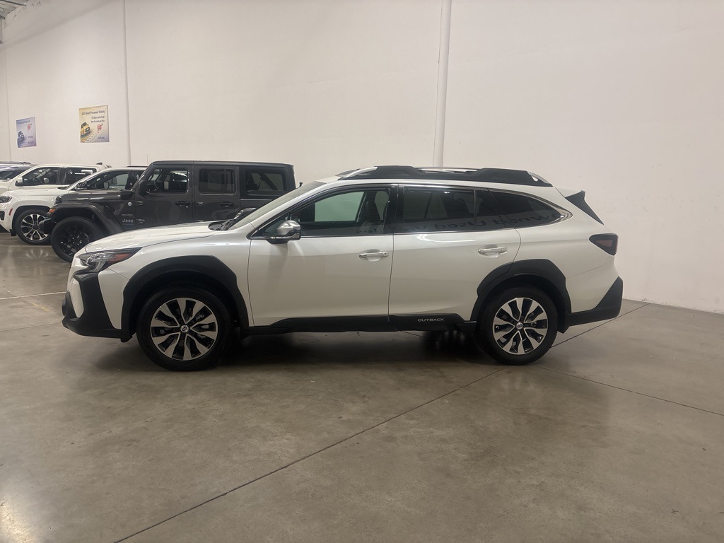 2025 Subaru Outback Touring XT photo 3