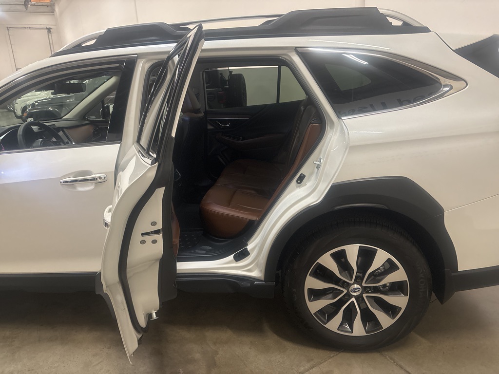 2025 Subaru Outback Touring XT photo 17