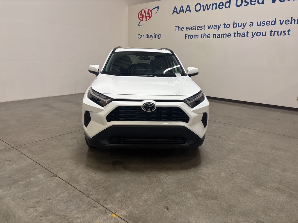2025 Toyota RAV4 XLE photo 9