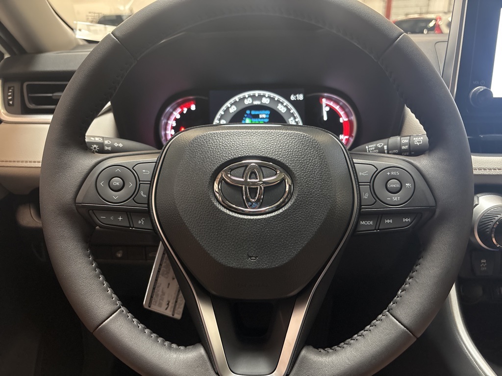 2025 Toyota RAV4 XLE photo 14