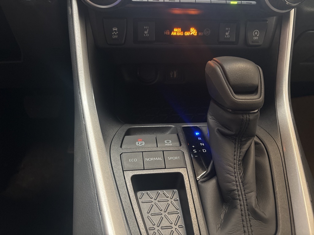 2025 Toyota RAV4 XLE photo 16