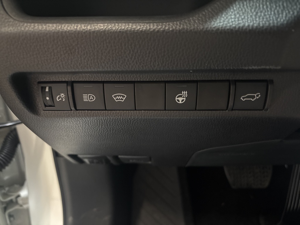 2025 Toyota RAV4 XLE photo 17