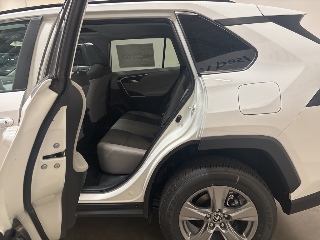 2025 Toyota RAV4 XLE photo 19