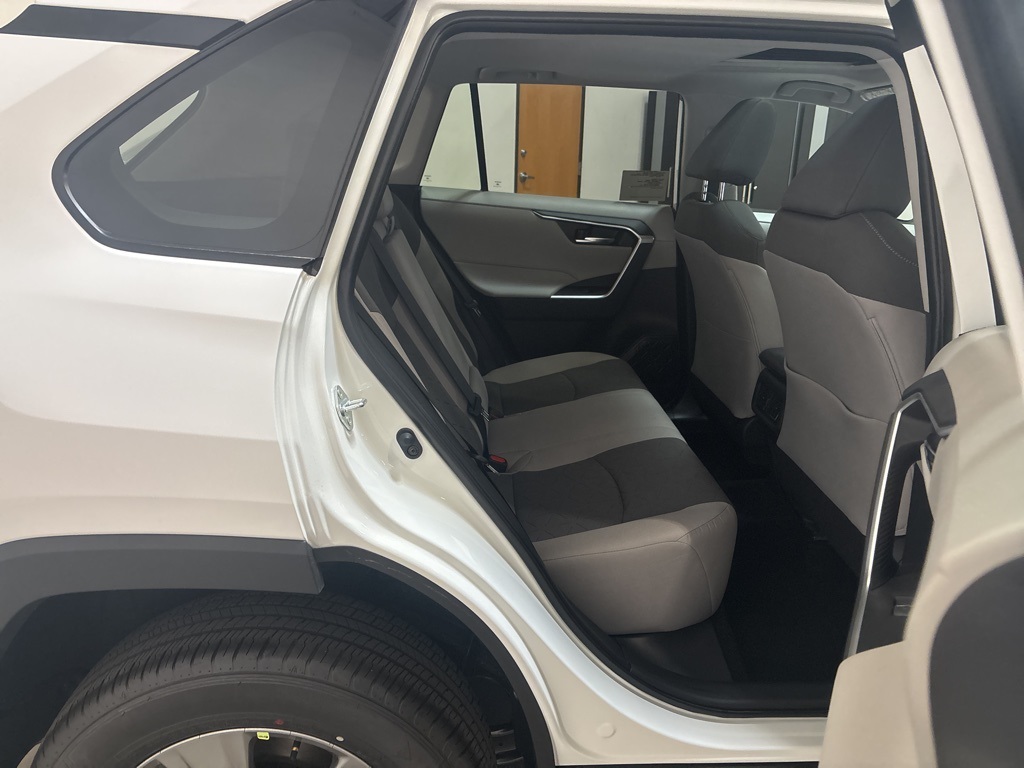 2025 Toyota RAV4 XLE photo 20