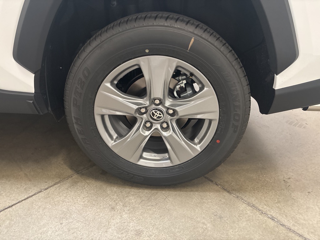 2025 Toyota RAV4 XLE photo 24