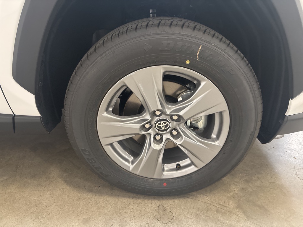 2025 Toyota RAV4 XLE photo 26