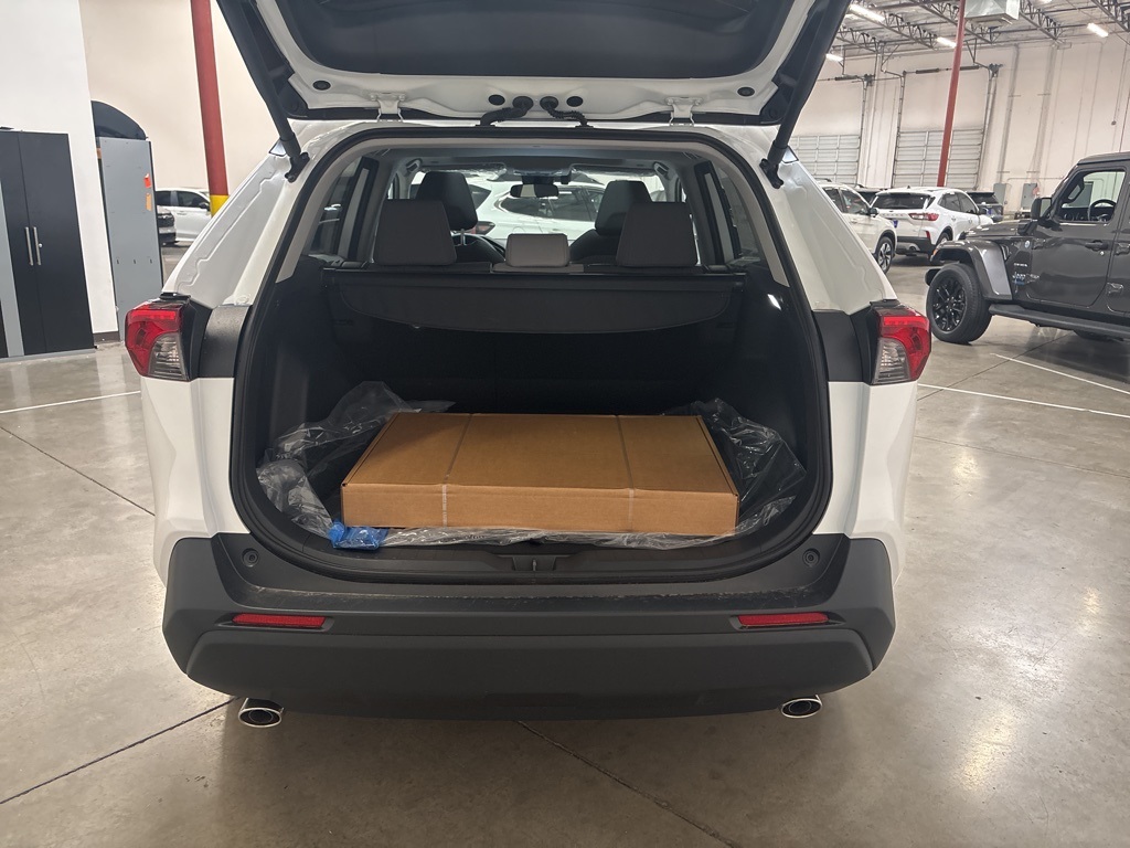 2025 Toyota RAV4 XLE photo 27