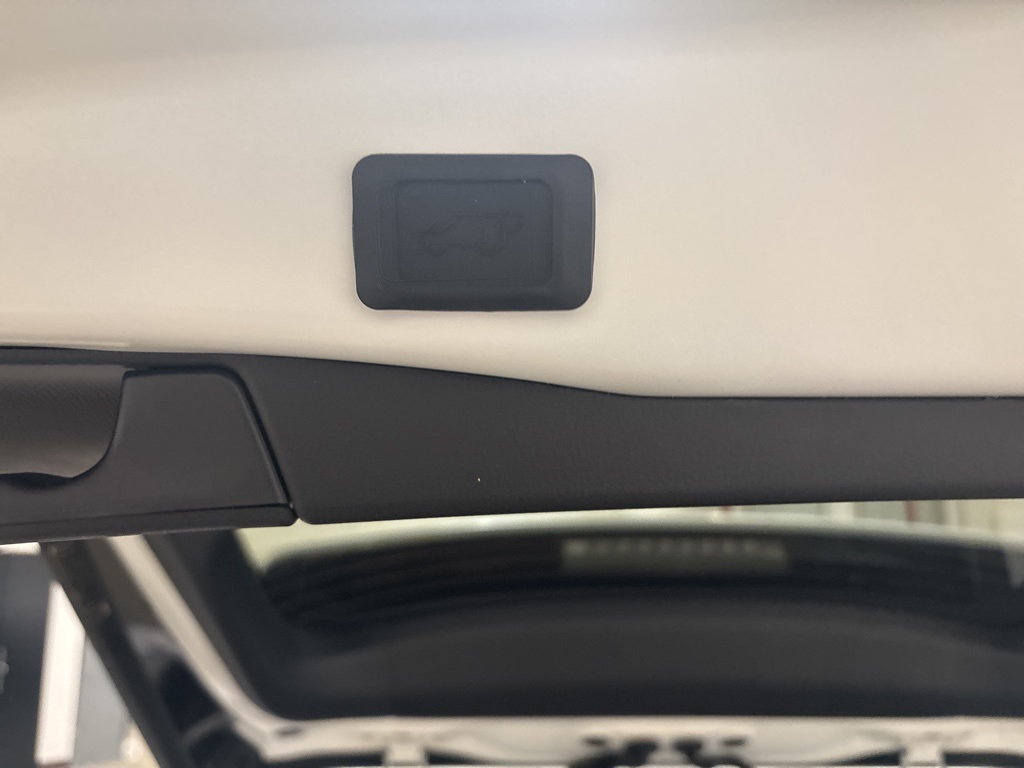 2025 Toyota RAV4 XLE photo 28