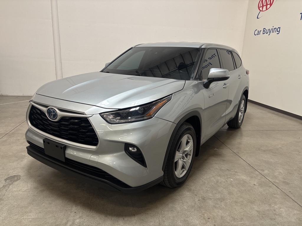 2021 Toyota Highlander Hybrid LE photo 2