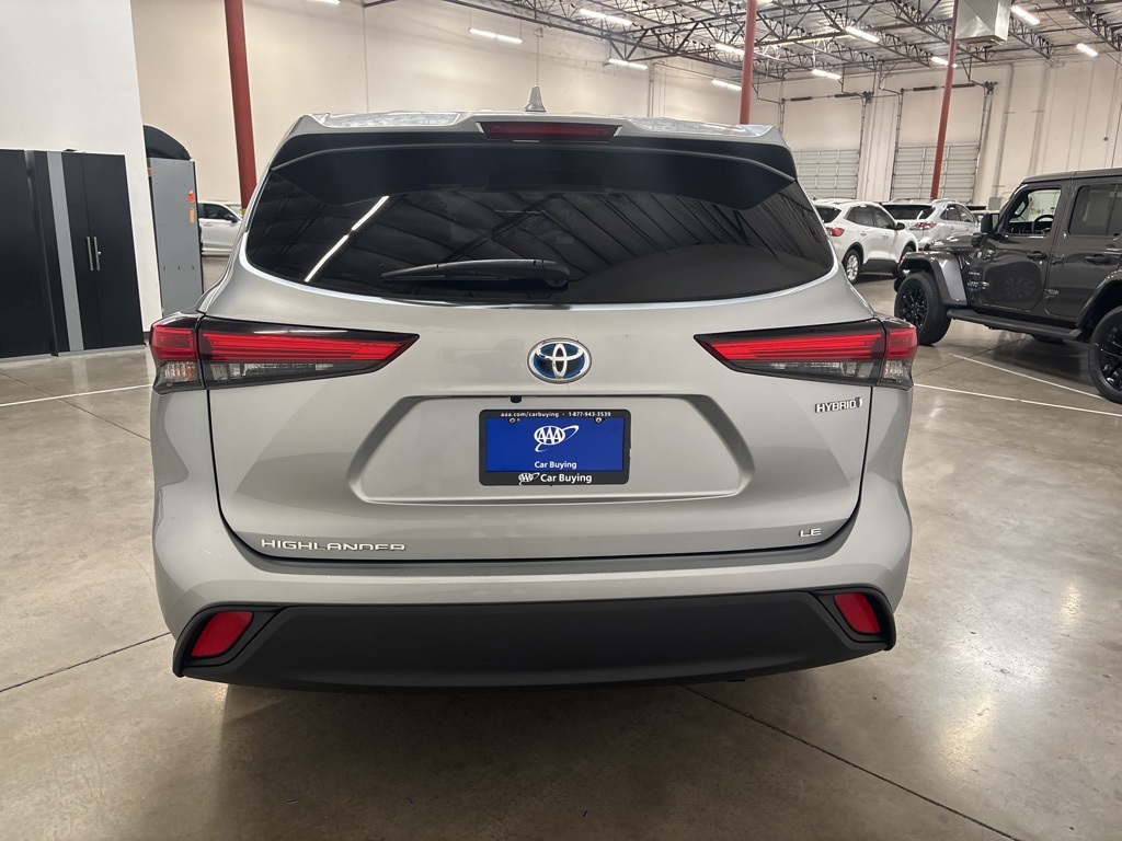 2021 Toyota Highlander Hybrid LE photo 5