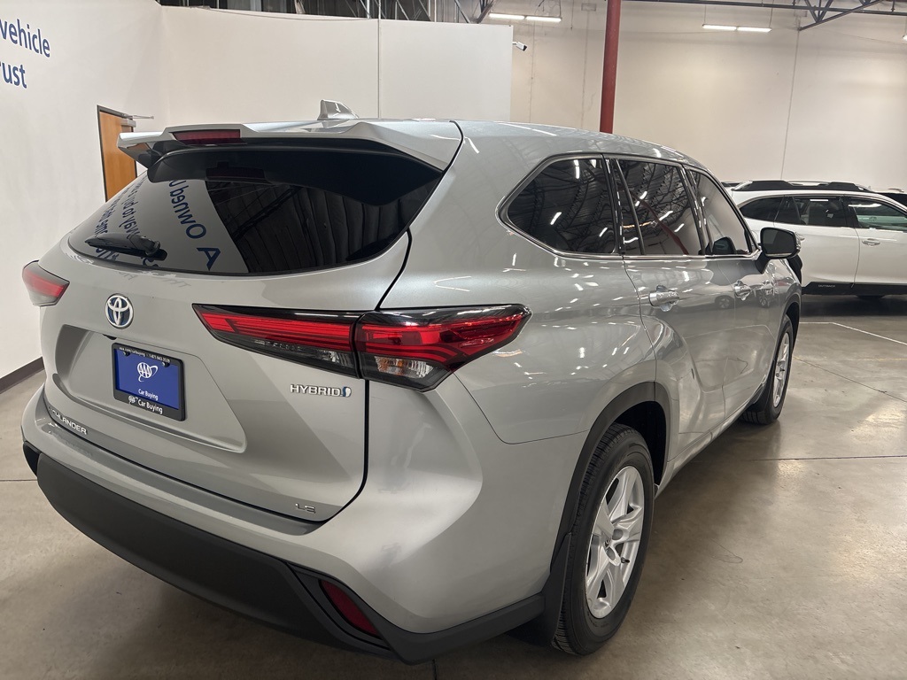 2021 Toyota Highlander Hybrid LE photo 6