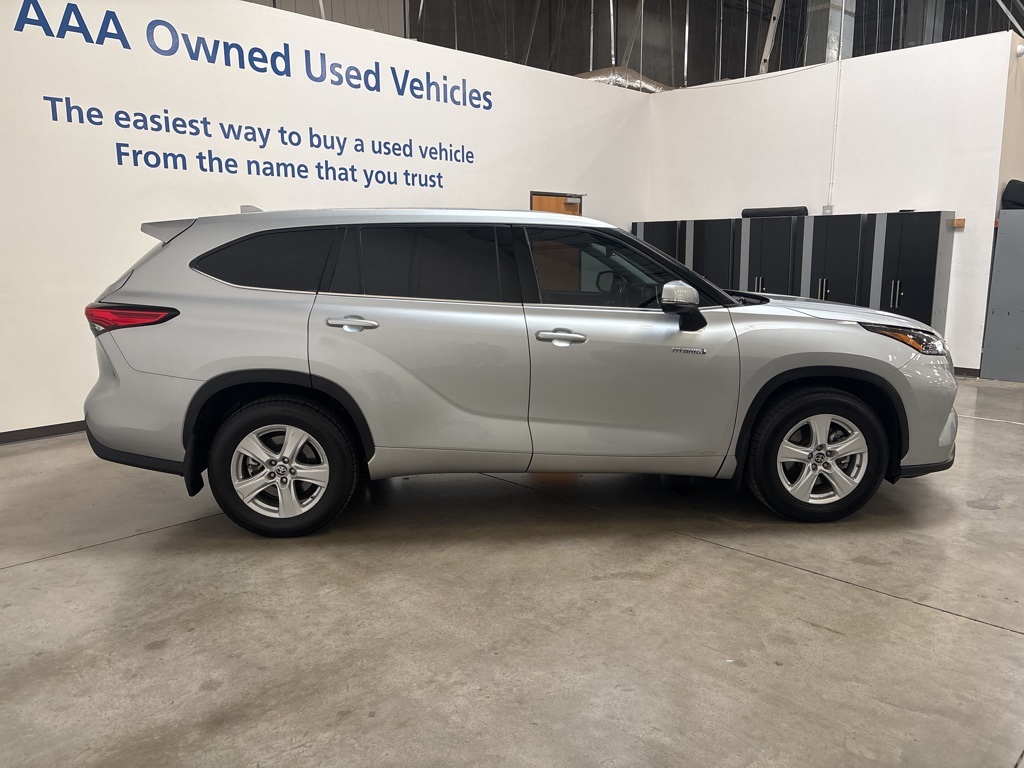 2021 Toyota Highlander Hybrid LE photo 7