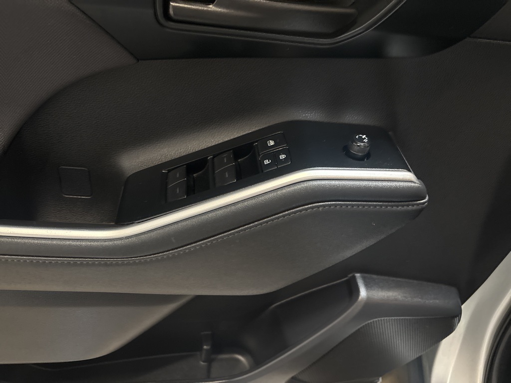 2021 Toyota Highlander Hybrid LE photo 11