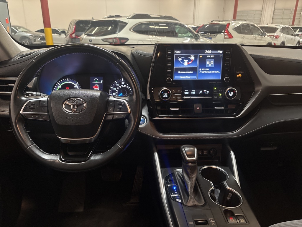 2021 Toyota Highlander Hybrid LE photo 12