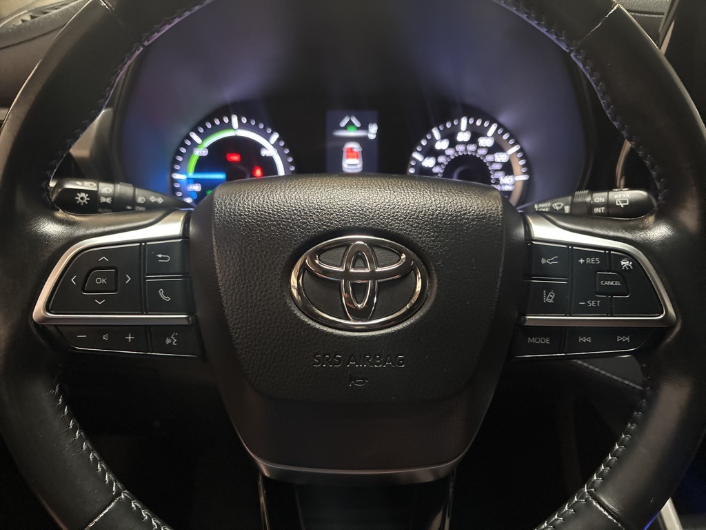 2021 Toyota Highlander Hybrid LE photo 14