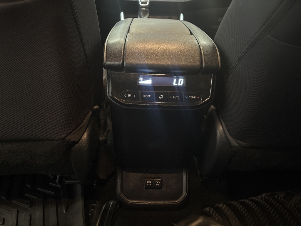 2021 Toyota Highlander Hybrid LE photo 18