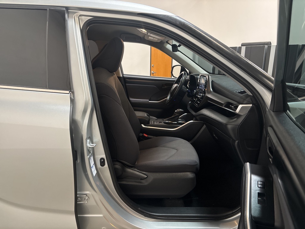 2021 Toyota Highlander Hybrid LE photo 20