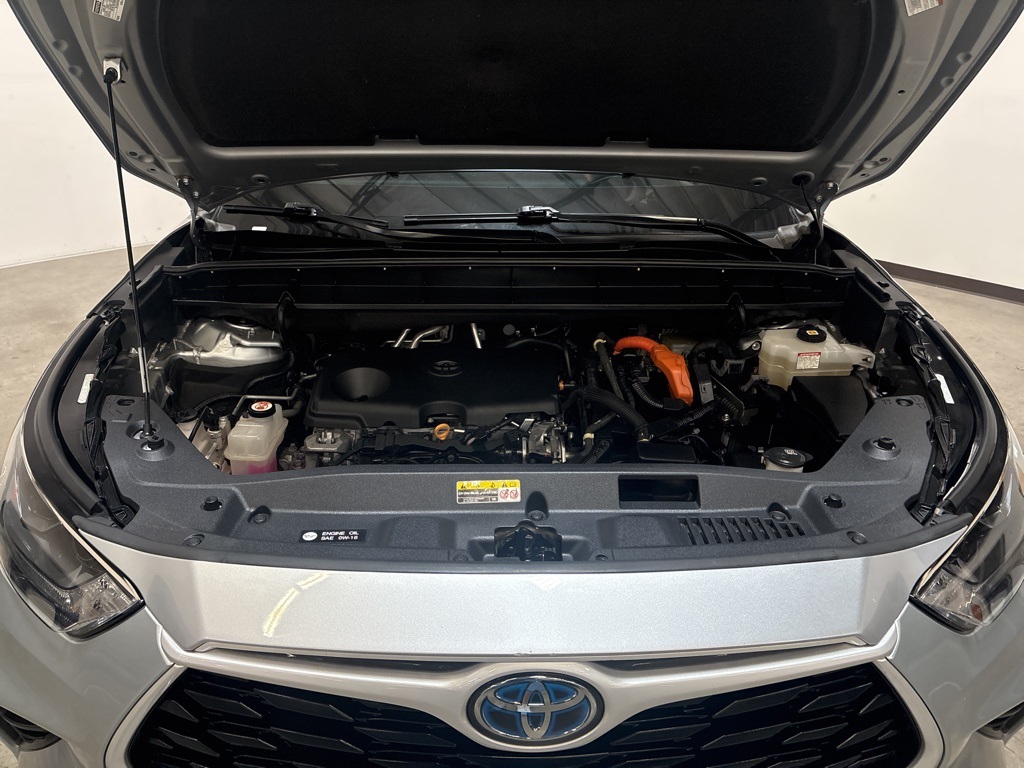2021 Toyota Highlander Hybrid LE photo 21