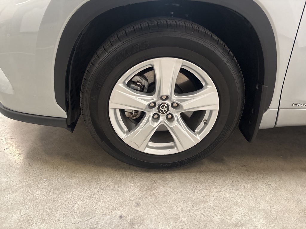 2021 Toyota Highlander Hybrid LE photo 22