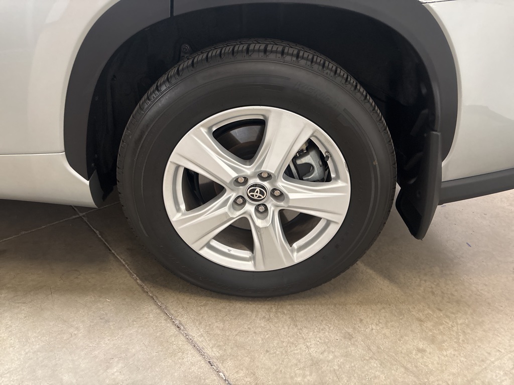 2021 Toyota Highlander Hybrid LE photo 23