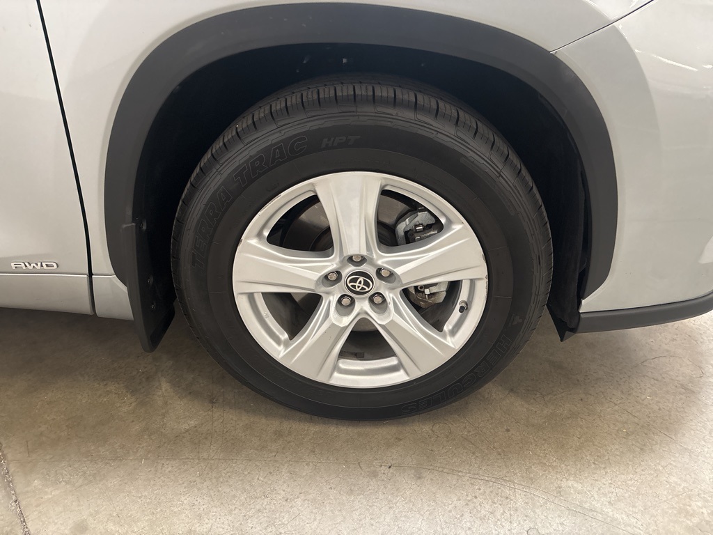 2021 Toyota Highlander Hybrid LE photo 25