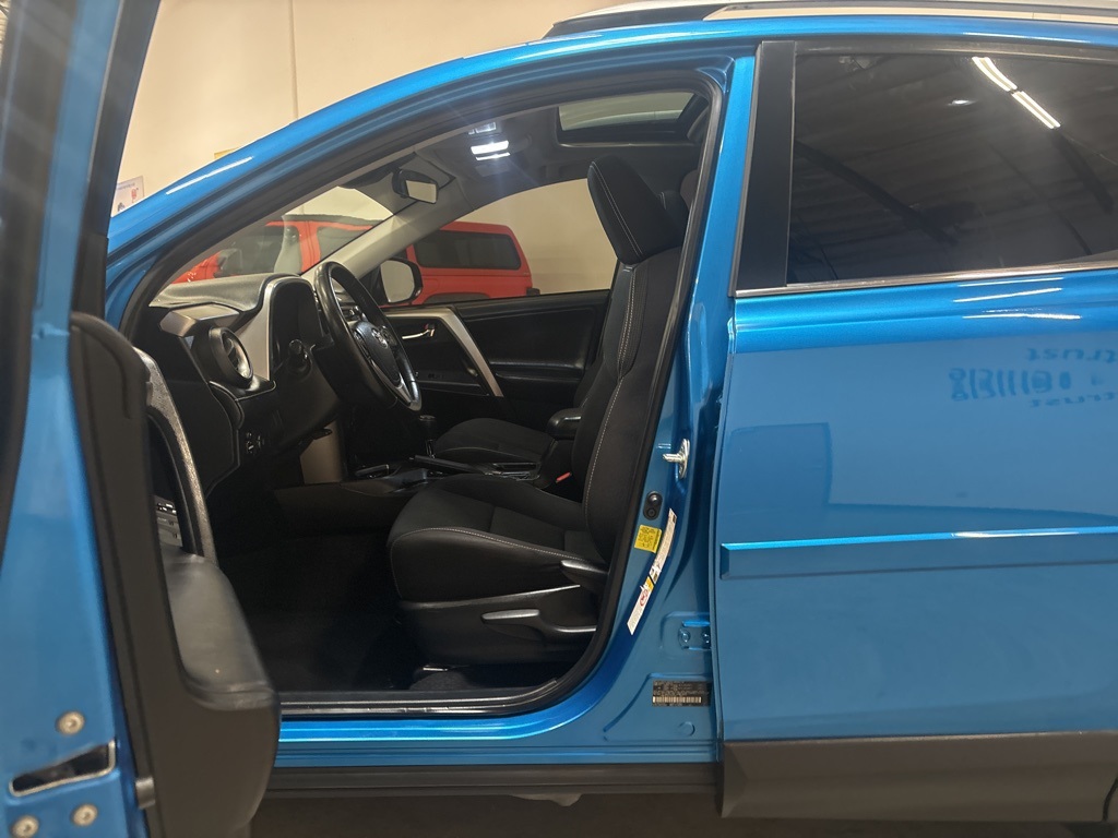 2018 Toyota RAV4 XLE photo 10