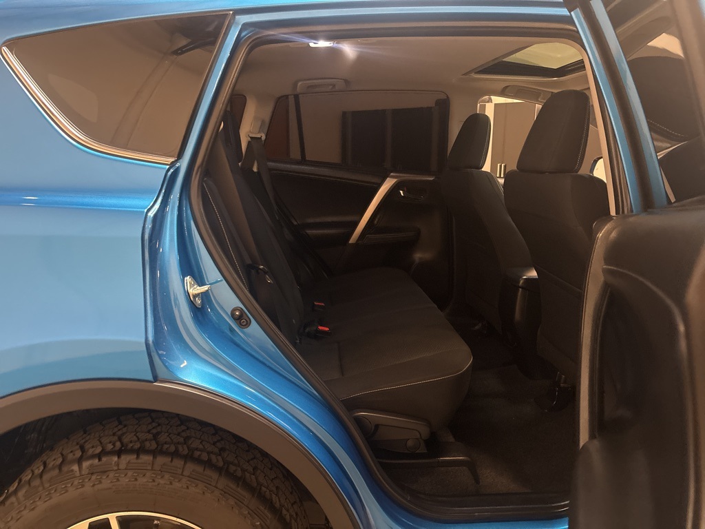2018 Toyota RAV4 XLE photo 18