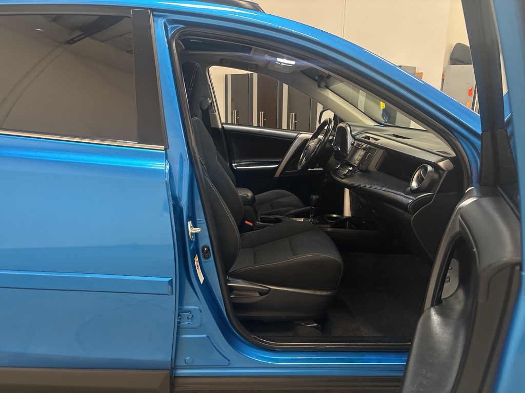 2018 Toyota RAV4 XLE photo 19