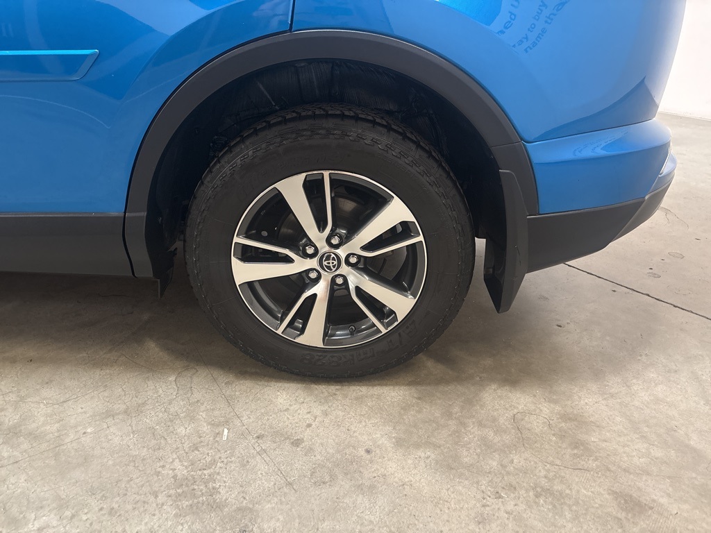 2018 Toyota RAV4 XLE photo 22