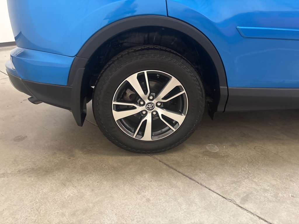 2018 Toyota RAV4 XLE photo 23