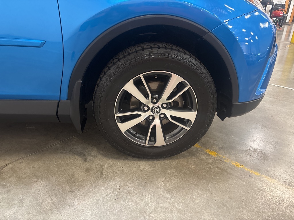 2018 Toyota RAV4 XLE photo 24