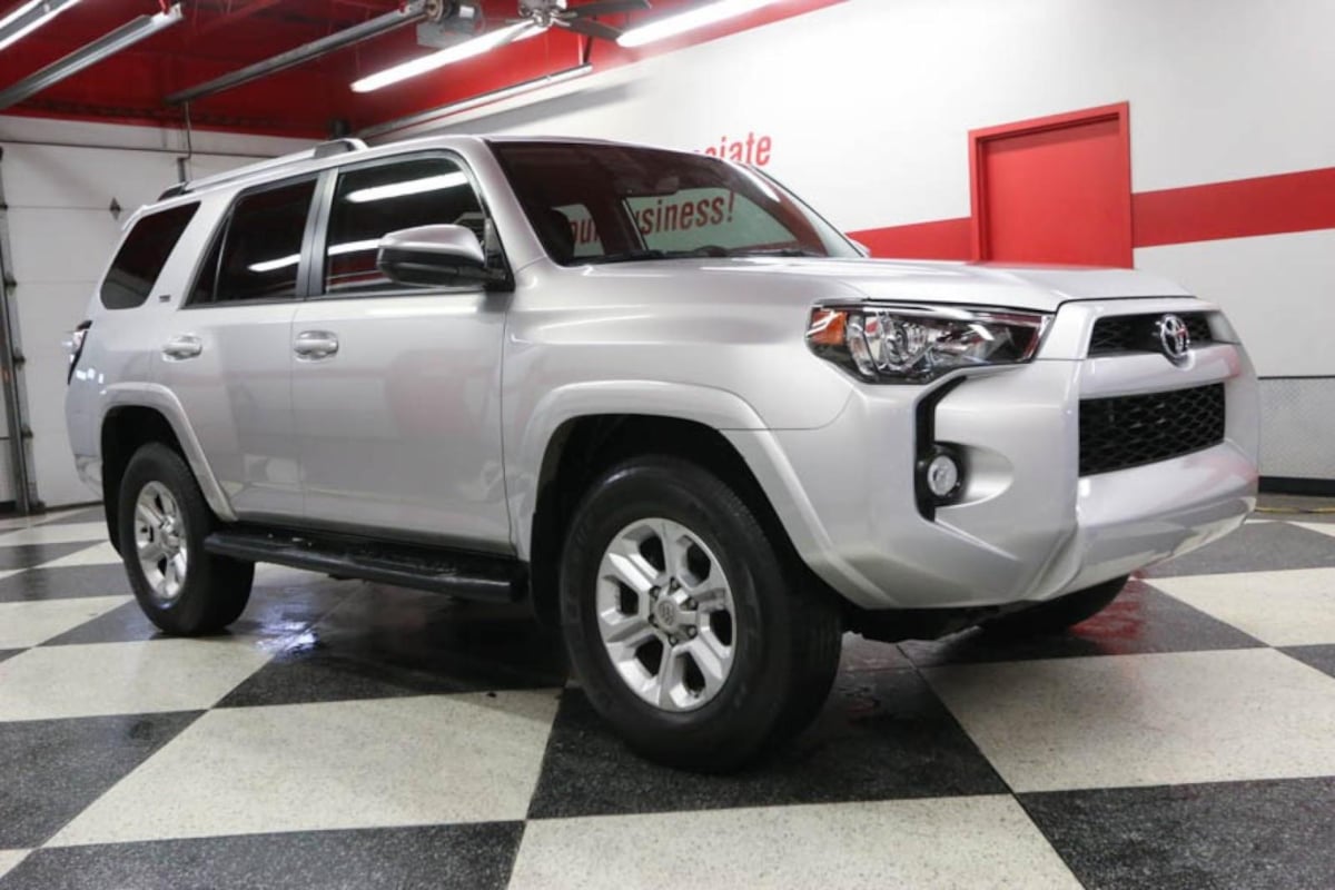 2019 Toyota 4Runner SR5 photo 2