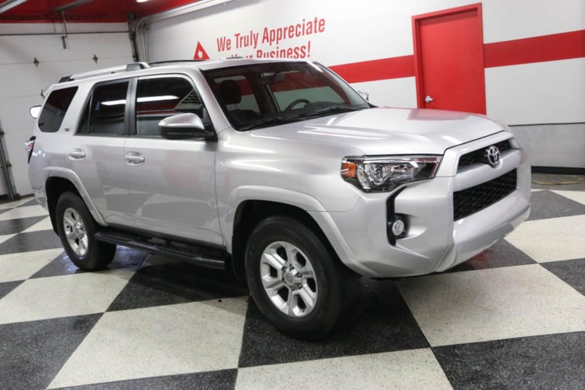 2019 Toyota 4Runner SR5 photo 3